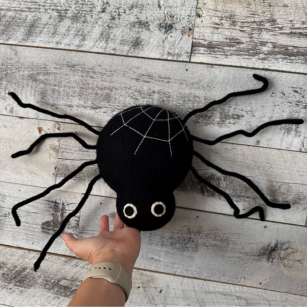 Spider Halloween decor - Picture 3 of 10